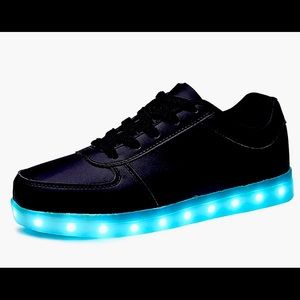 Black sneakers chargeable lights with usb.